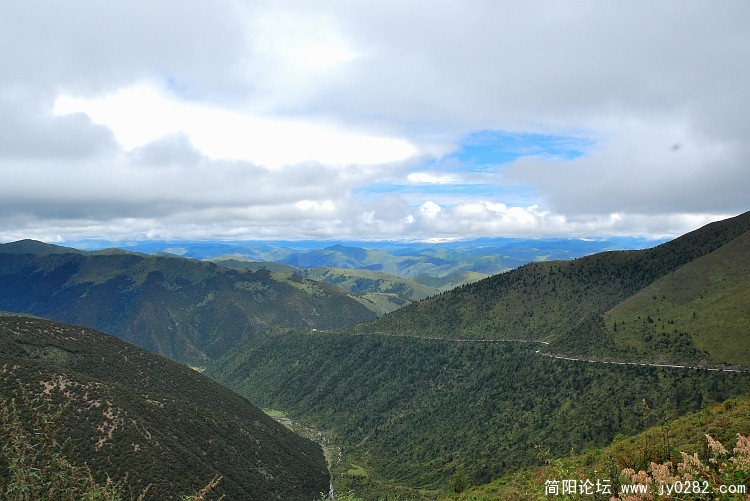 翻越海拔4412米的高尔寺山的路.jpg