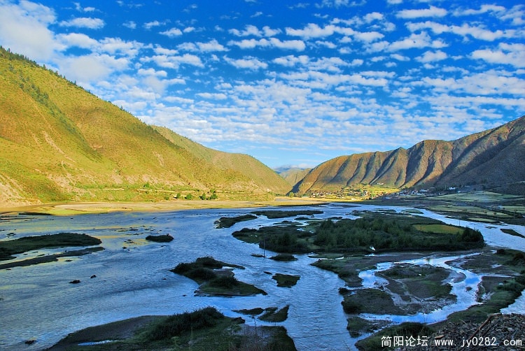 今日的路，到邦达都应该很好，路上风光也不错。.jpg