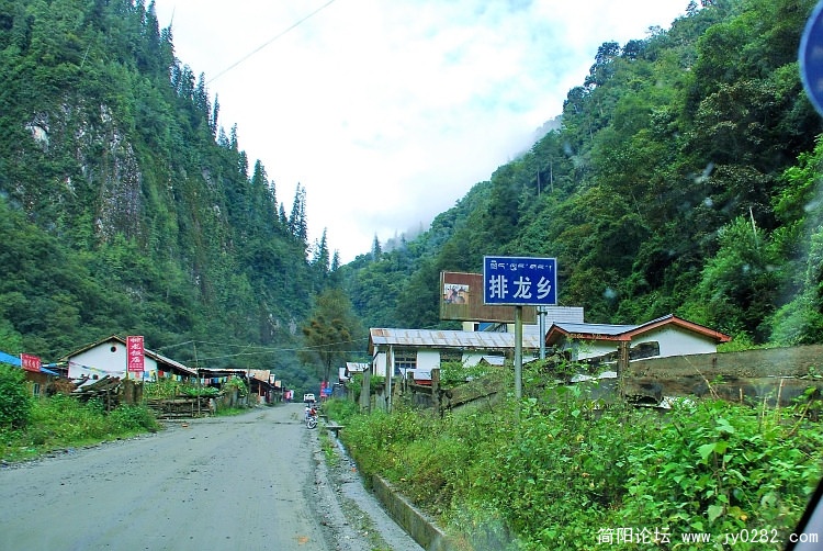 雅鲁藏布大峡谷的起点。.jpg