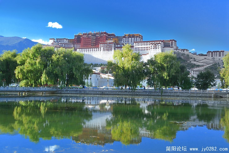 布宫倒影.jpg