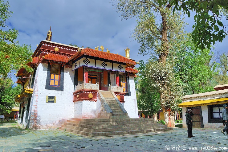 格桑德吉颇章.jpg