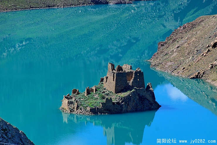 不知是什么古堡遗址.jpg