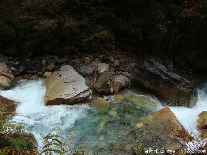 东拉山的水···.jpg