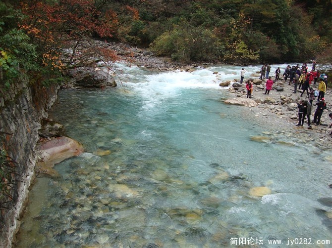 蓝蓝的水.jpg