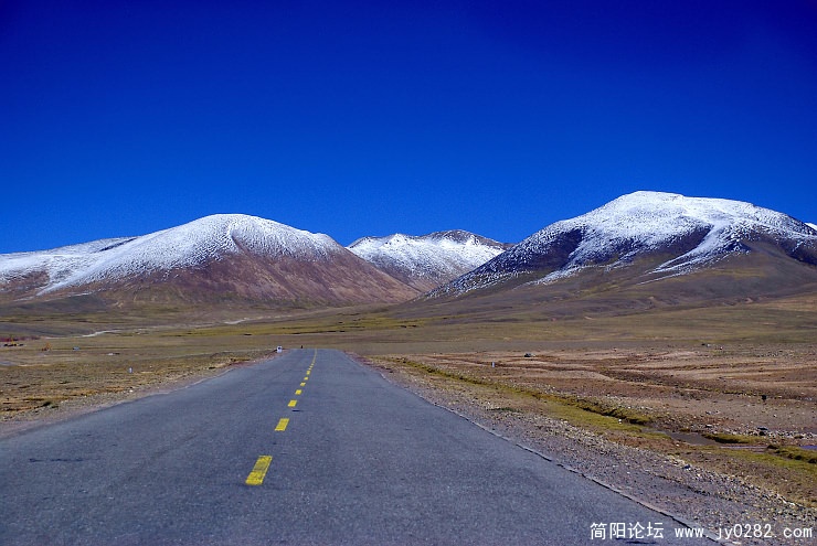 青藏线的雪山比川藏线多得多。.jpg