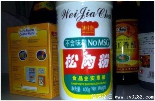 白瓶是嫩肉粉，黄色的石粉（刷马桶蛮好用的），也是绝搭哦.jpg