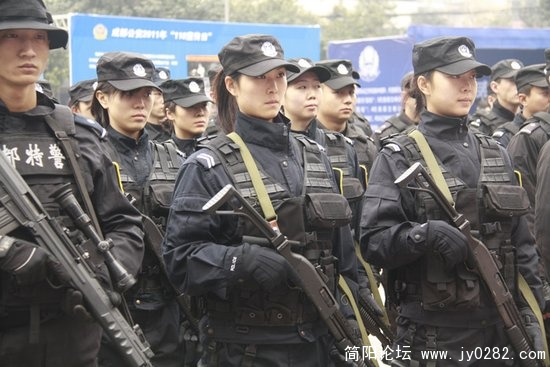 成都特警文潇伟女朋友图片