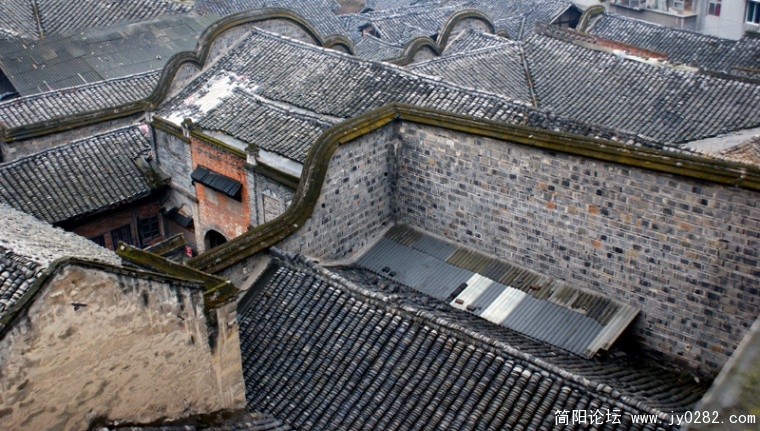 DSC08782-wl残存的古镇青瓦房.jpg