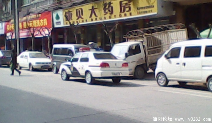 警车4.jpg