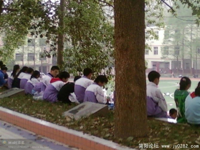 扯火的校服 哪个学校的？