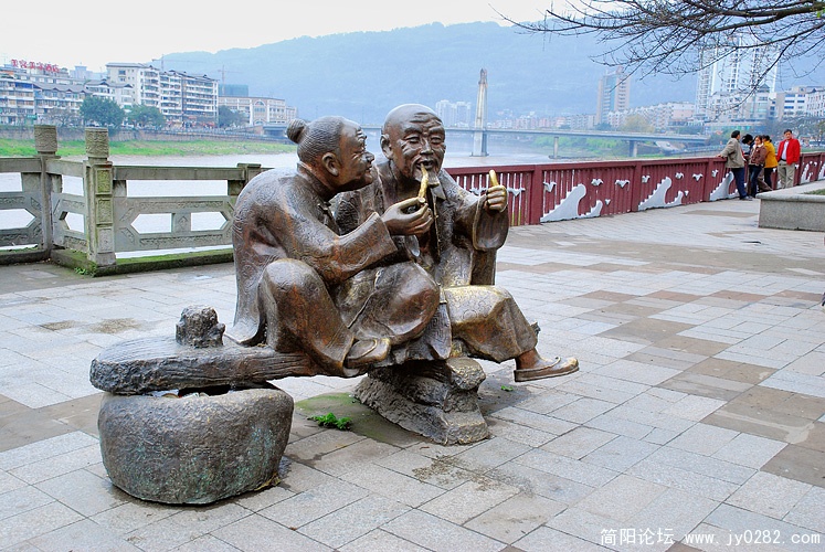 “中国十佳魅力城市”雅安街头雕塑.jpg