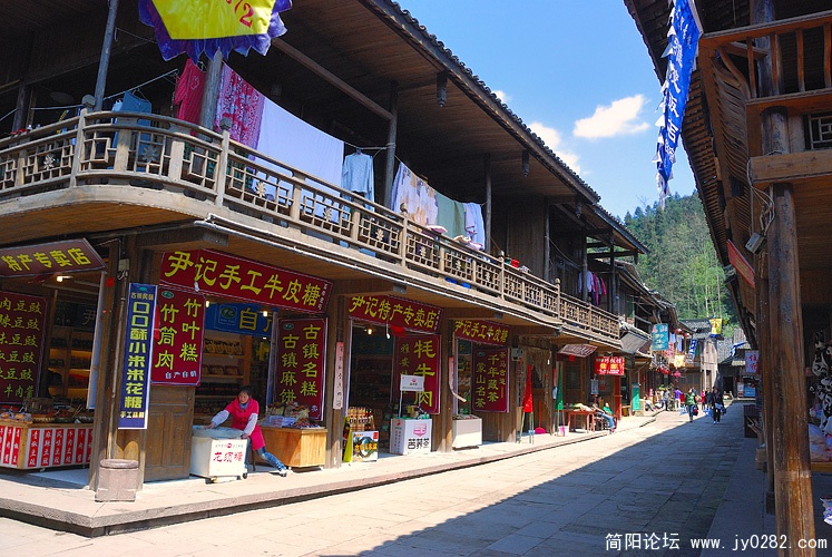 古镇的街道.jpg