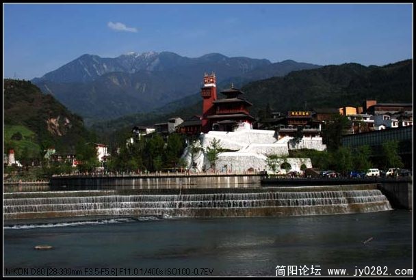 红碉楼1.jpg