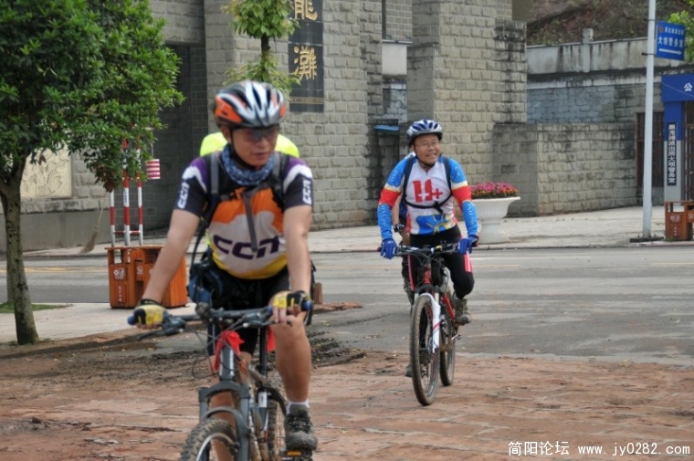 conew_jyk_3063_conew1.jpg