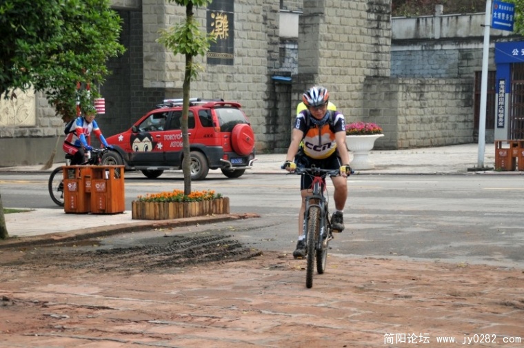conew_jyk_3062_conew1.jpg