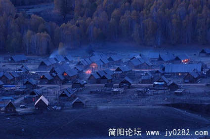 尚在睡梦中的禾木.jpg