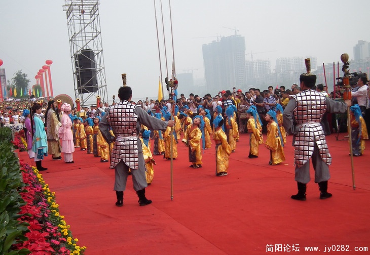 QRJ 352.jpg
