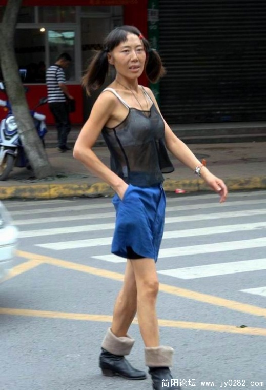 乐山超模，天冷了，你妈喊你回去加衣服了。。。.jpg