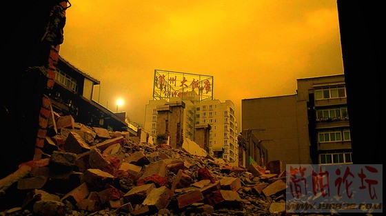 废墟中的.jpg