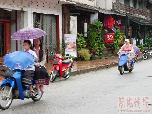 当地人喜欢骑摩托车.jpg