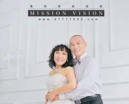父母结婚30年，网友“简简单单”赠送婚纱照以为纪念，弥尚视觉摄影工作室出品！