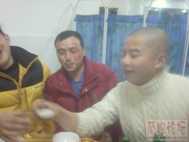 东来东往、疯猪.jpg