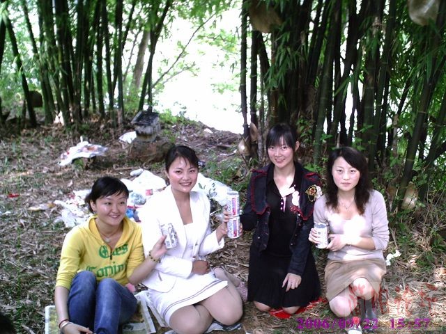 美女合影.JPG