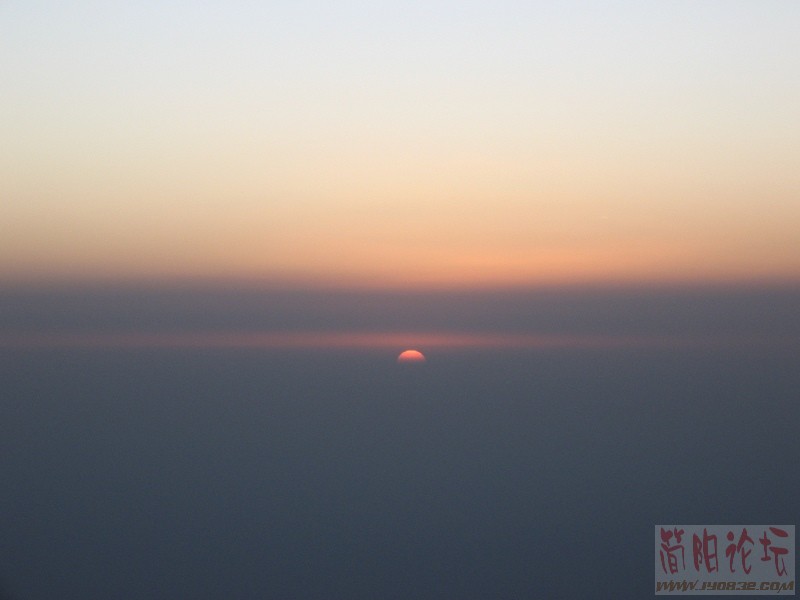 露出了半边脸.jpg