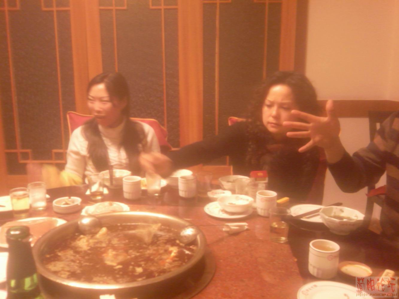 你划拳我吃菜.jpg
