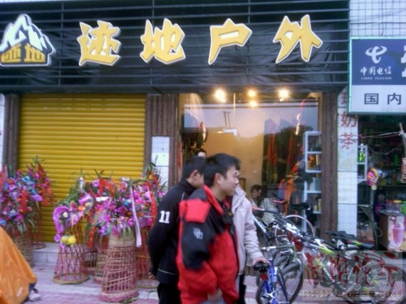 喜笑颜开的老板.jpg